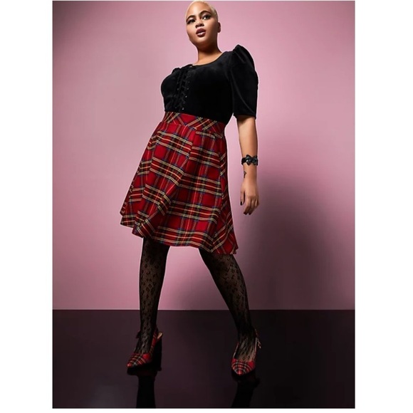 TORRID NWT BETSEY JOHNSON BLACK VELVET PUFF SLEEVE CORSET TOP - Picture 3 of 7